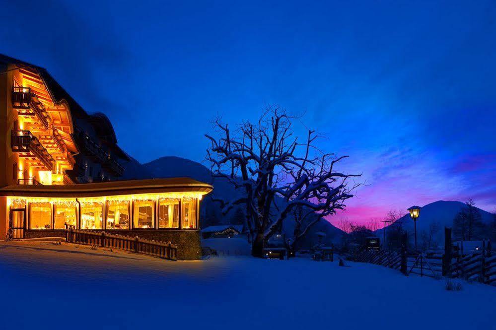 Strandhotel Am Weissensee Exterior photo